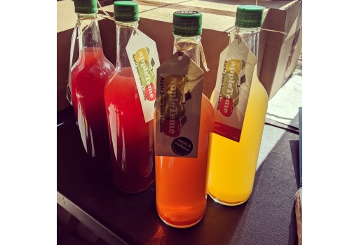 Local handpicked and pressed Apple Juice (1L)